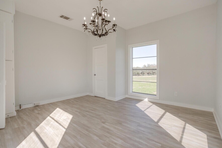More Photos Of 3952 Tin Top Rd, Weatherford Flex For Sale