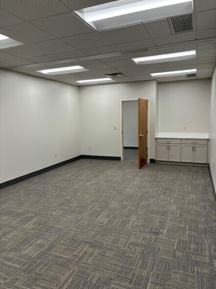 More Photos Of 5001 Horizons Dr, Columbus Medical For Lease