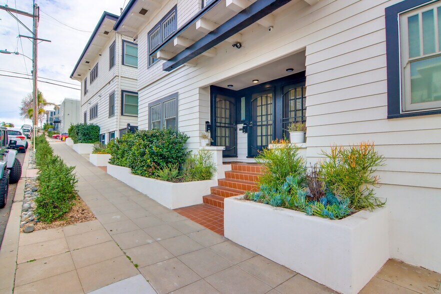 More Photos Of 233-239 Hawthorn St, San Diego Apartments For Sale