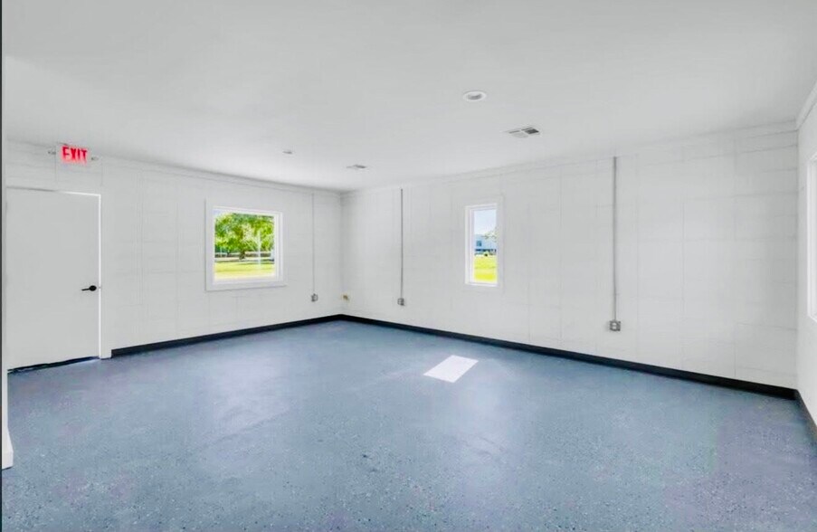 More Photos Of 3275 Racetrack Rd, D'Iberville Flex For Lease