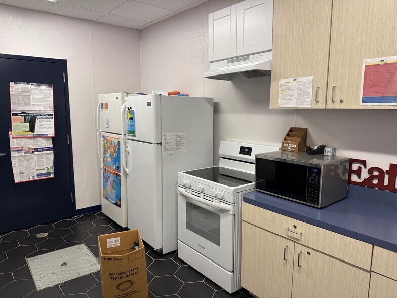 More Photos Of 3480 Royal Pines Dr, Orange Park General Retail For Lease