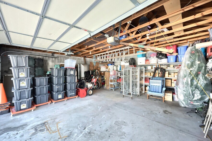 More Photos Of 1 Cherry St, Seven Valleys General Retail For Sale
