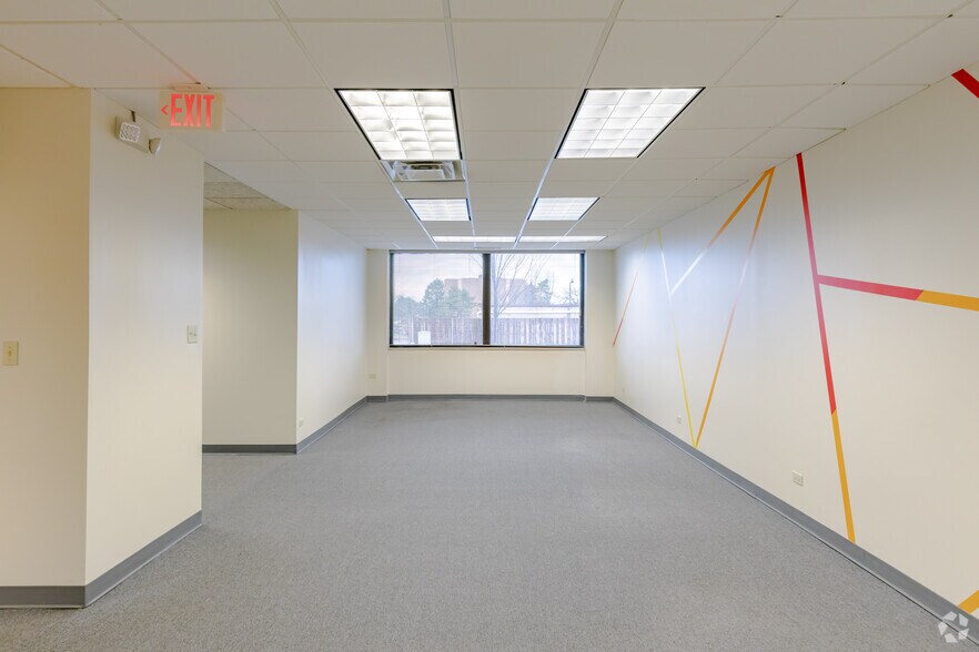 More Photos Of 799 Roosevelt Rd, Glen Ellyn Office For Lease