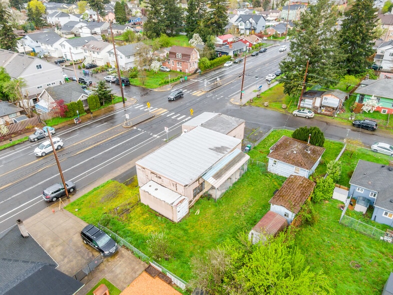More Photos Of 5002 SE 122nd Ave, Portland Flex For Sale