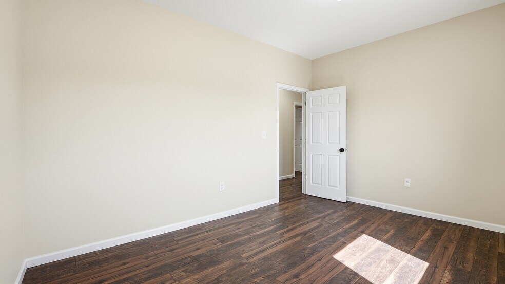 More Photos Of 1087 Aedc Rd, Winchester Industrial For Lease