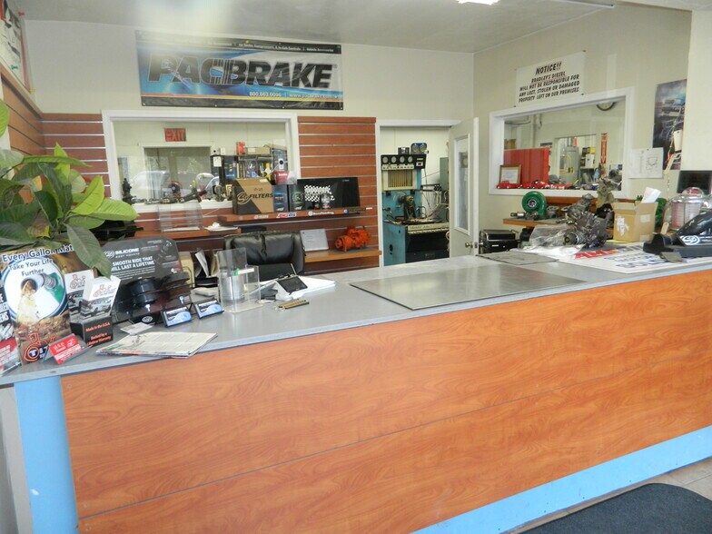 More Photos Of 2013 S 6th St, Klamath Falls Auto Repair For Sale