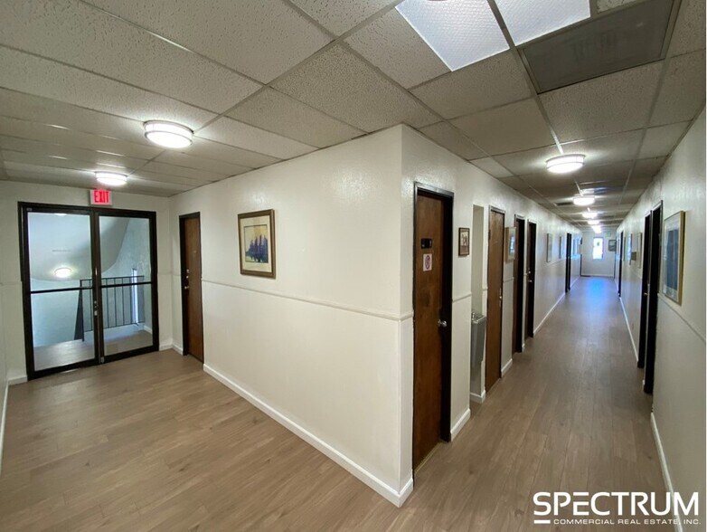 More Photos Of 20951-20963 Devonshire St, Chatsworth Office For Lease