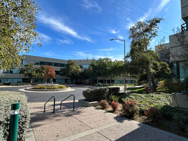 More Photos Of 500 Redwood Blvd, Novato Unknown For Lease
