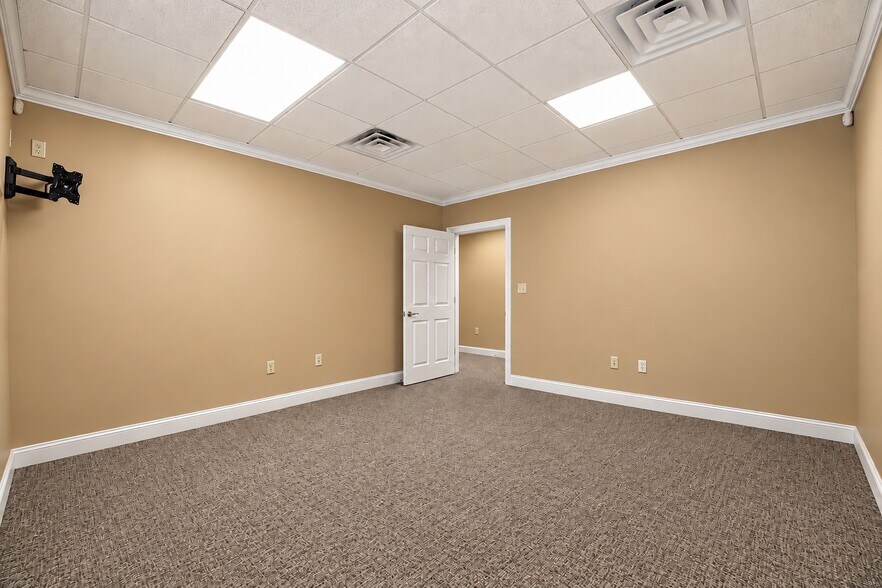 More Photos Of 1303 Courthouse Rd, Stafford General Retail For Sale