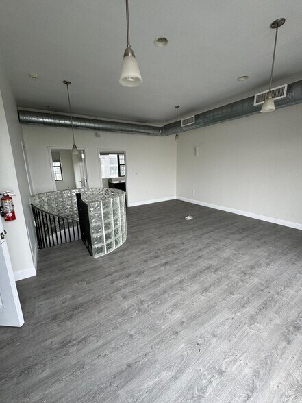 More Photos Of 3 Whale Sq, Brooklyn Warehouse For Lease