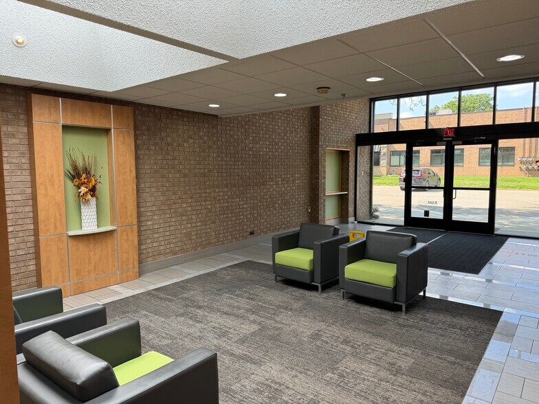 More Photos Of 20270-20276 Middlebelt Rd, Livonia Office For Sale