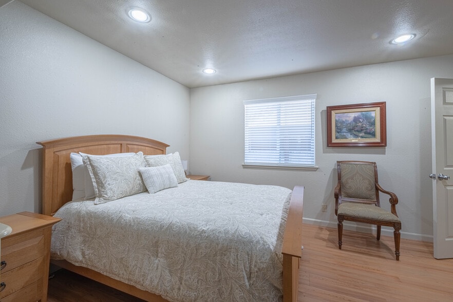 More Photos Of 6 S Wood St, Salinas Hotel For Sale