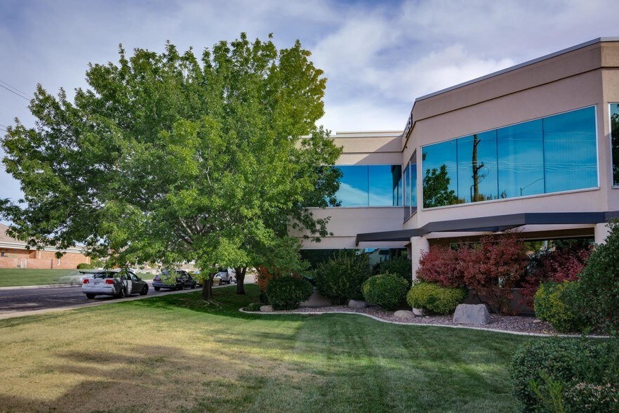 More Photos Of 923 S River Rd, St George Medical For Lease
