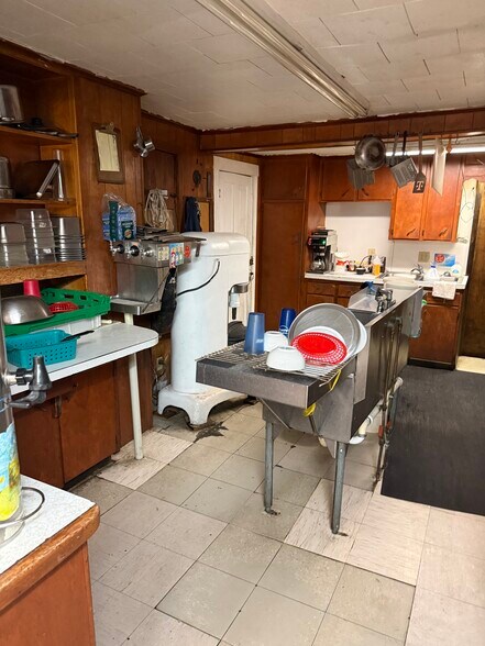 More Photos Of 305 N Main St, Bridgewater Storefront Retail Residential For Sale