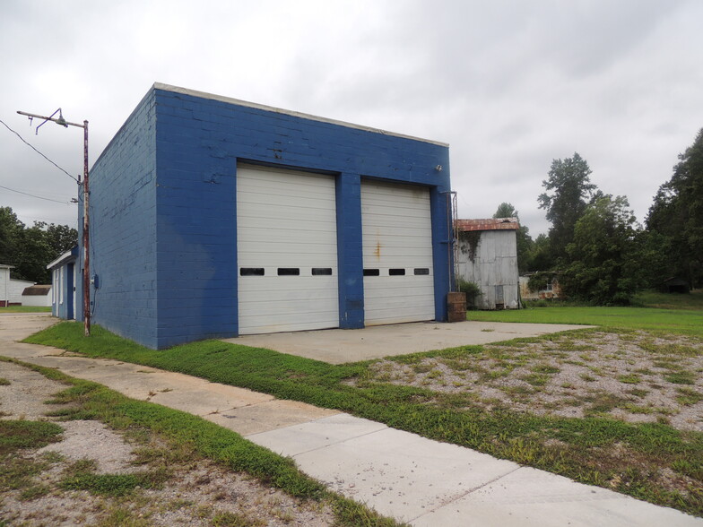 More Photos Of 10353 Doyle Blvd, Mckenney Auto Repair For Sale