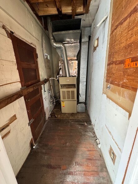 More Photos Of 6 Airline St, Belmont Freestanding For Lease