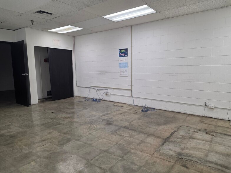 More Photos Of 341 W 31st St, Los Angeles Warehouse For Sale