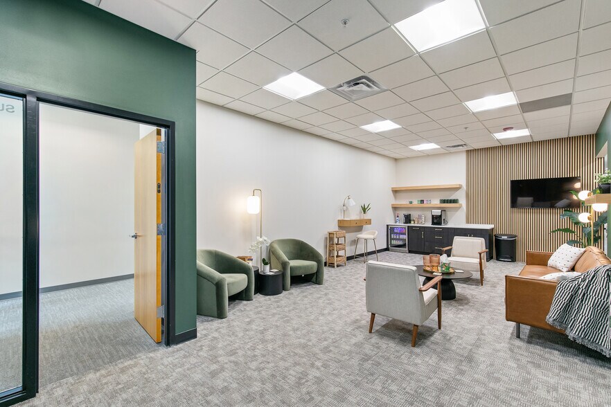 More Photos Of 8850 NW 62nd Ave, Johnston Office For Lease