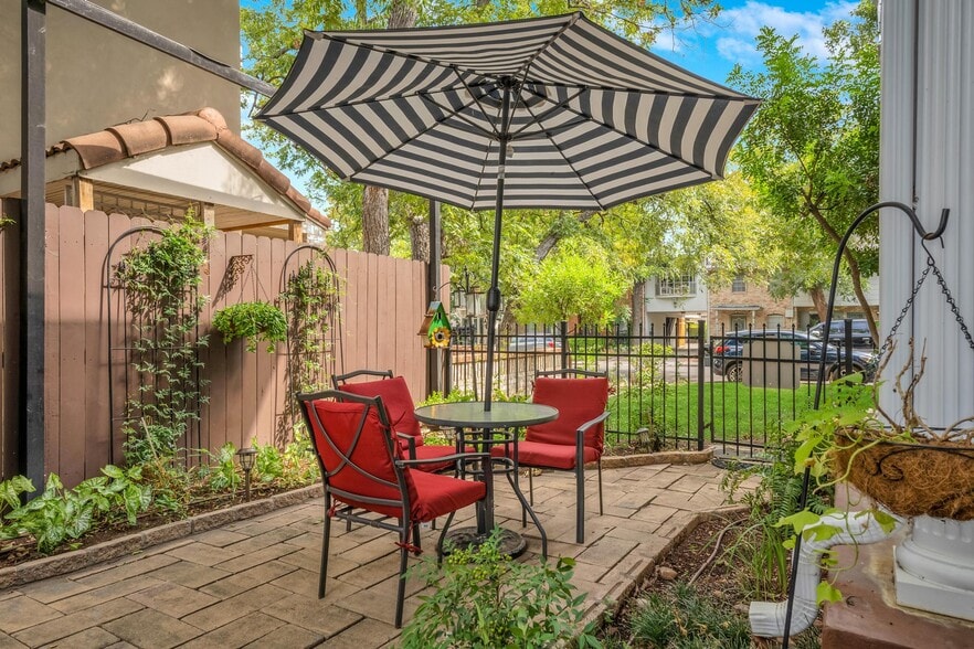 More Photos Of 225 W Craig Pl, San Antonio Hotel For Sale