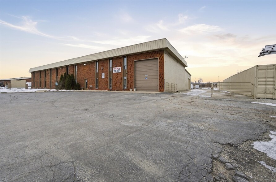 More Photos Of 20620 Burl Ct, Joliet Warehouse For Lease