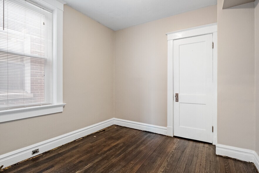 More Photos Of 5007 Goethe Ave, Saint Louis Multifamily For Sale