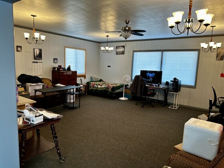 More Photos Of 1800 N 9th Ave W, Virginia Freestanding For Sale