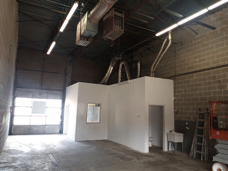 More Photos Of 4609-4621 W Belmont Ave, Chicago Auto Repair For Lease