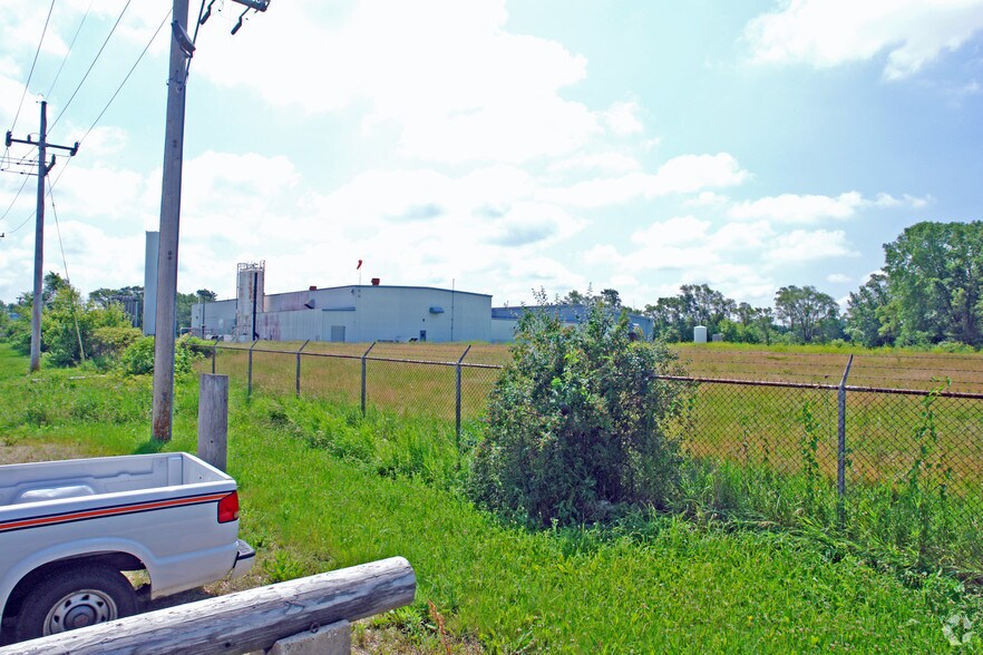 More Photos Of 300 N West St, Marengo Manufacturing For Lease