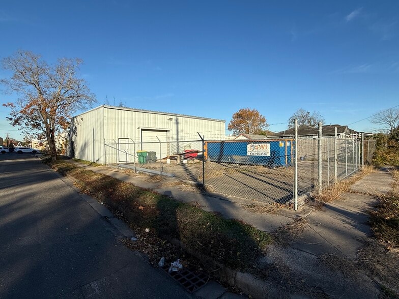 More Photos Of 117-119 W Pearce St, Baytown Flex For Sale