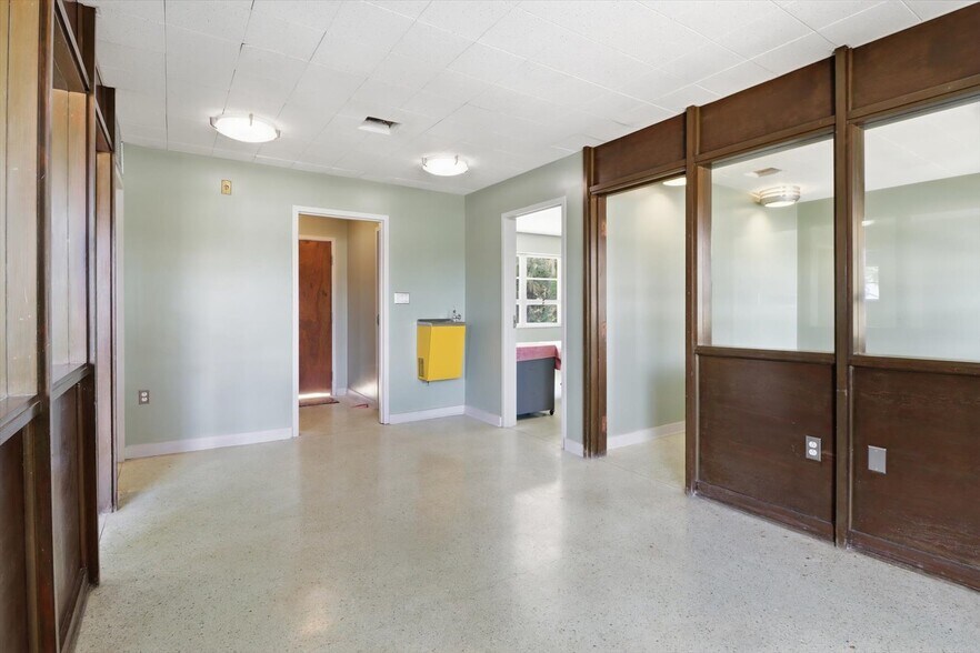 More Photos Of 18150 SE 72 Ave, Inglis Office For Sale