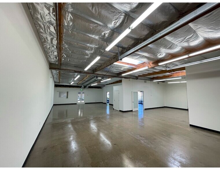 More Photos Of 766 Lakefield Rd, Westlake Village Warehouse For Lease