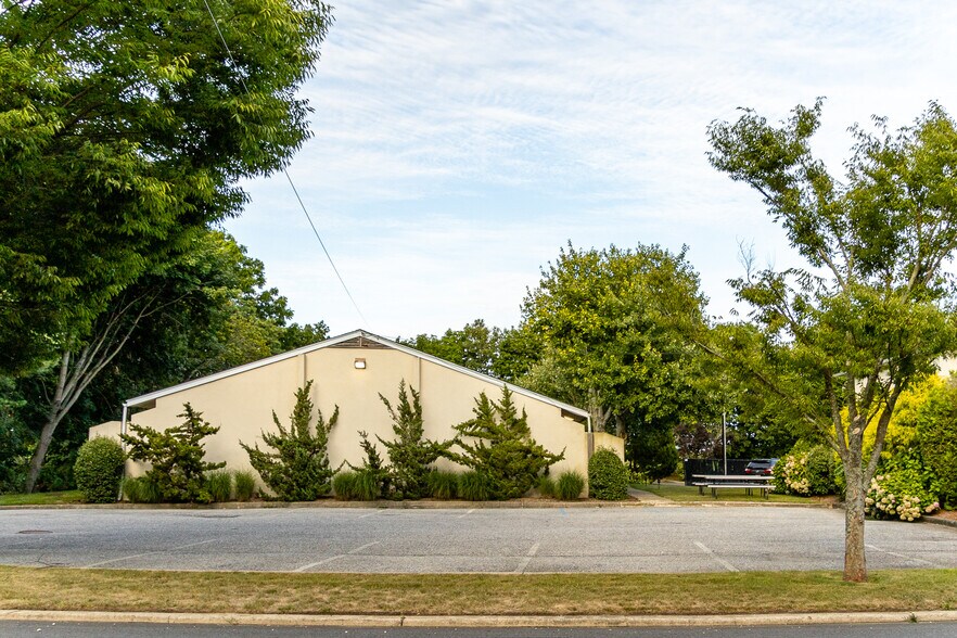 More Photos Of 446 Edwards Ave, Calverton Flex For Lease