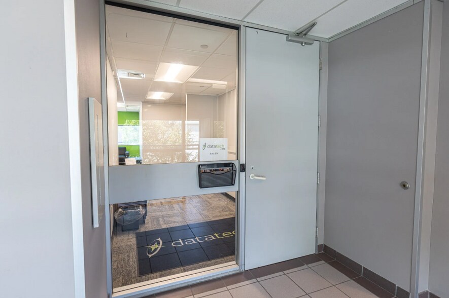 More Photos Of 1133 E Maple Rd, Troy Office For Sale