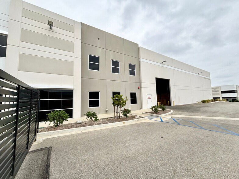 More Photos Of 1704 W 11th St, Upland Warehouse For Lease