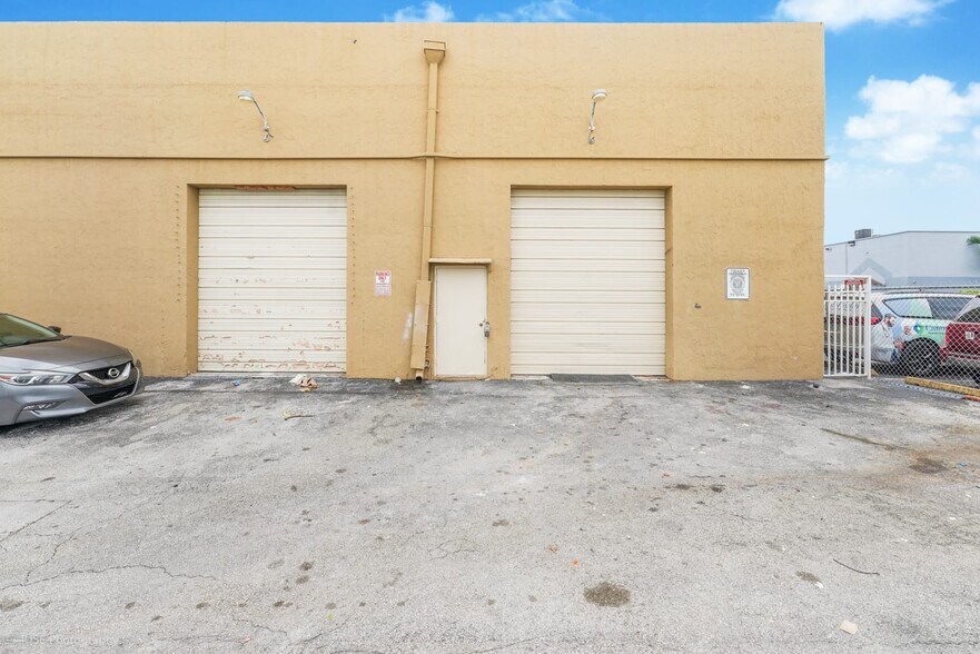 More Photos Of 1651 W 37th St, Hialeah Warehouse For Sale