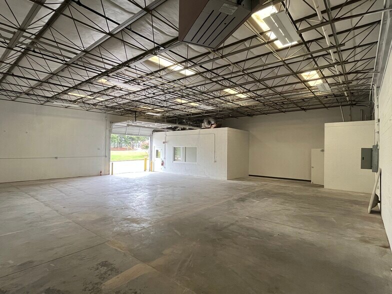 More Photos Of 963 N Burnt Hickory Rd, Douglasville Unknown For Lease