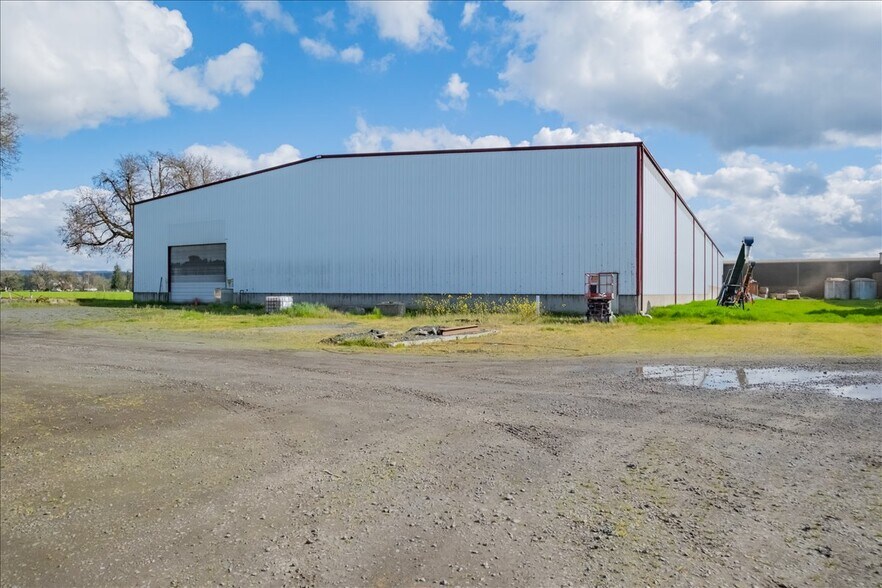 More Photos Of 6011 Grinde Ln NE, Silverton Flex For Lease