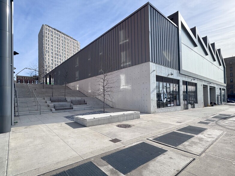 More Photos Of The Peninsula, Bronx Apartments For Lease