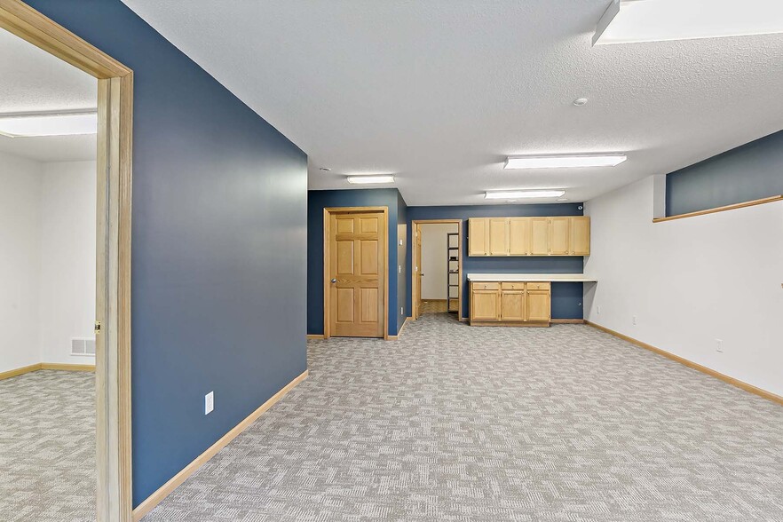 More Photos Of 2560-2568 Rice St, Saint Paul Office For Sale