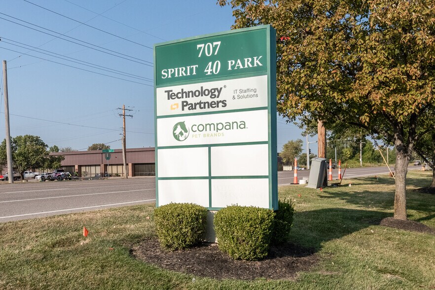 More Photos Of 707 Spirit 40 Park Dr, Chesterfield Office For Sale
