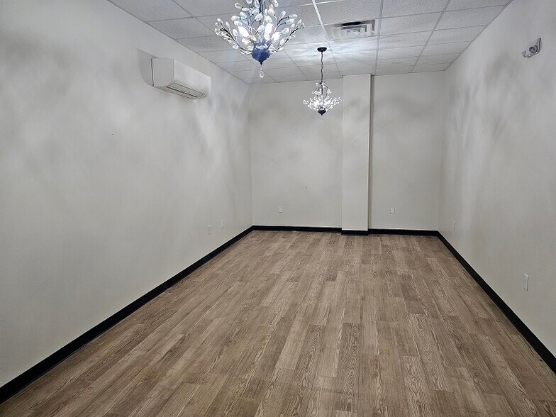 More Photos Of 4852-4854 S State Highway Ff, Battlefield General Retail For Lease