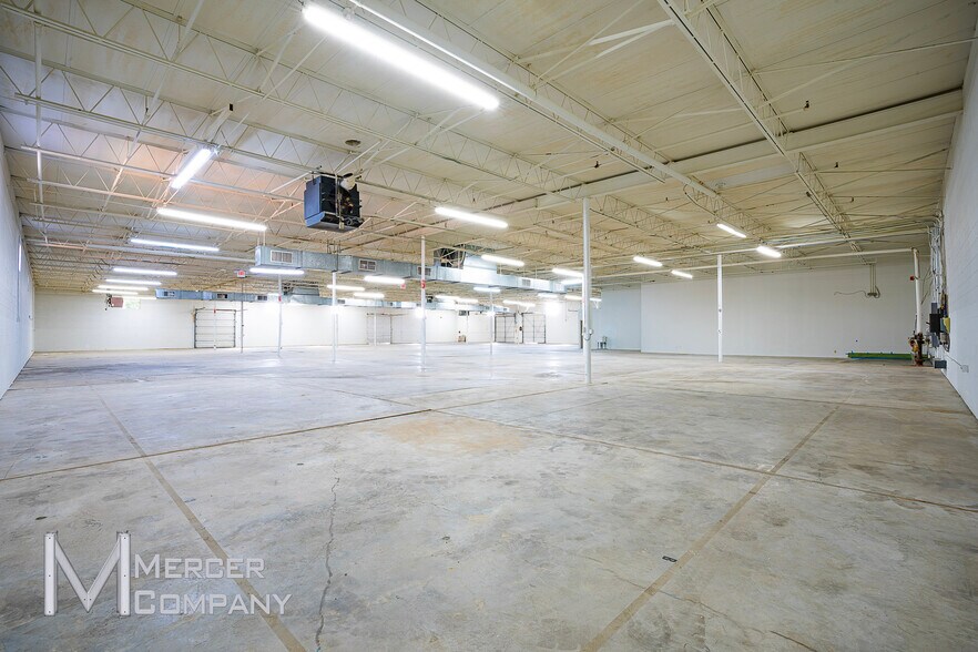 More Photos Of 8400 Directors Row, Dallas Warehouse For Lease