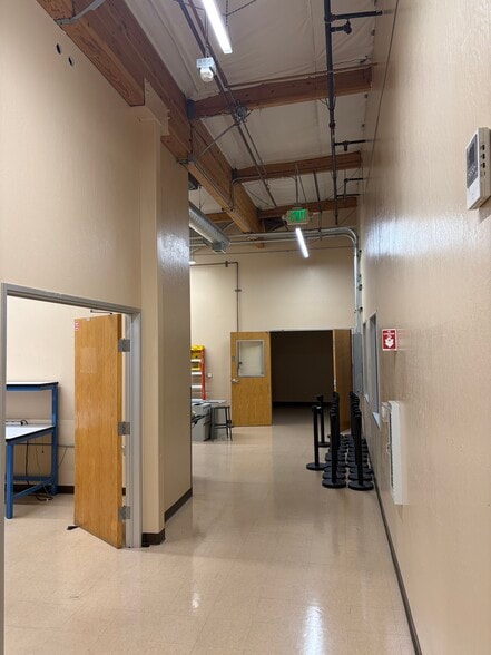 More Photos Of 215-219 Vineyard Ct, Morgan Hill Manufacturing For Sale