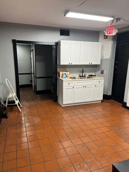 More Photos Of 2650-2652 E Somerset St, Philadelphia Restaurant For Lease