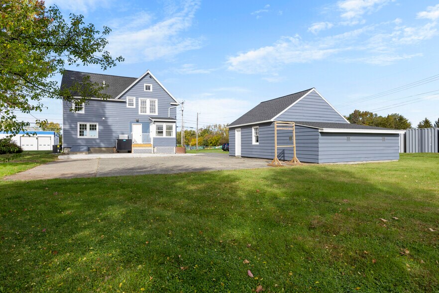 More Photos Of 267 Wolf Rd, Latham Office For Lease