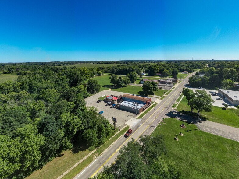 More Photos Of 18089 W State St, Vandalia General Retail For Sale