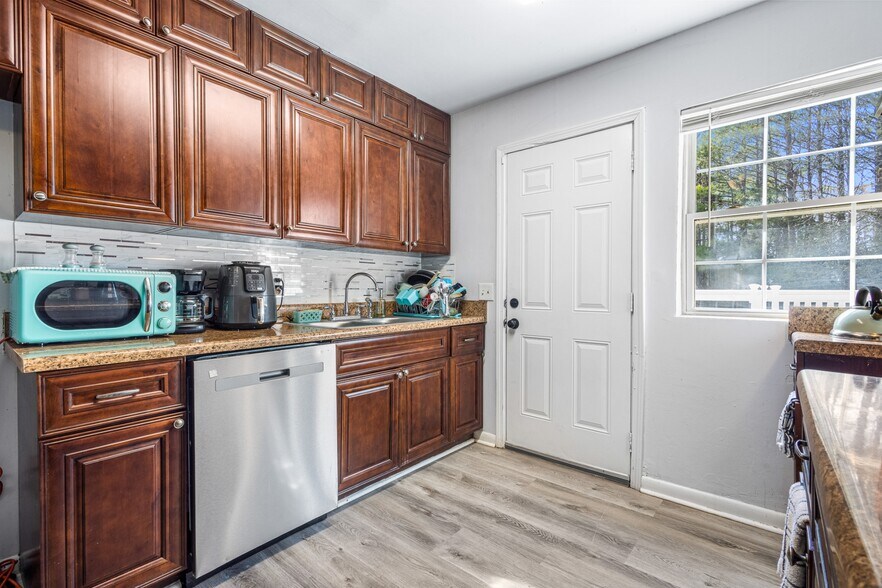 More Photos Of 1204-1216 Lakeview Dr NW, Conyers Apartments For Sale