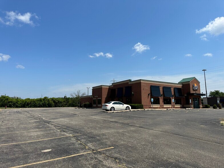 More Photos Of 900 Riverside Dr, East Peoria Restaurant For Sale