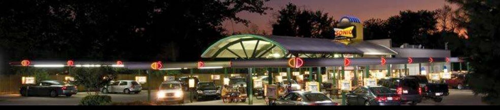 More Photos Of 1611 S General McMullen Dr, San Antonio Fast Food For Sale