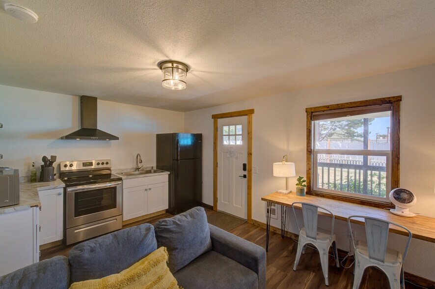 More Photos Of 601 Pacific Ave S, Long Beach Storefront Retail Residential For Sale